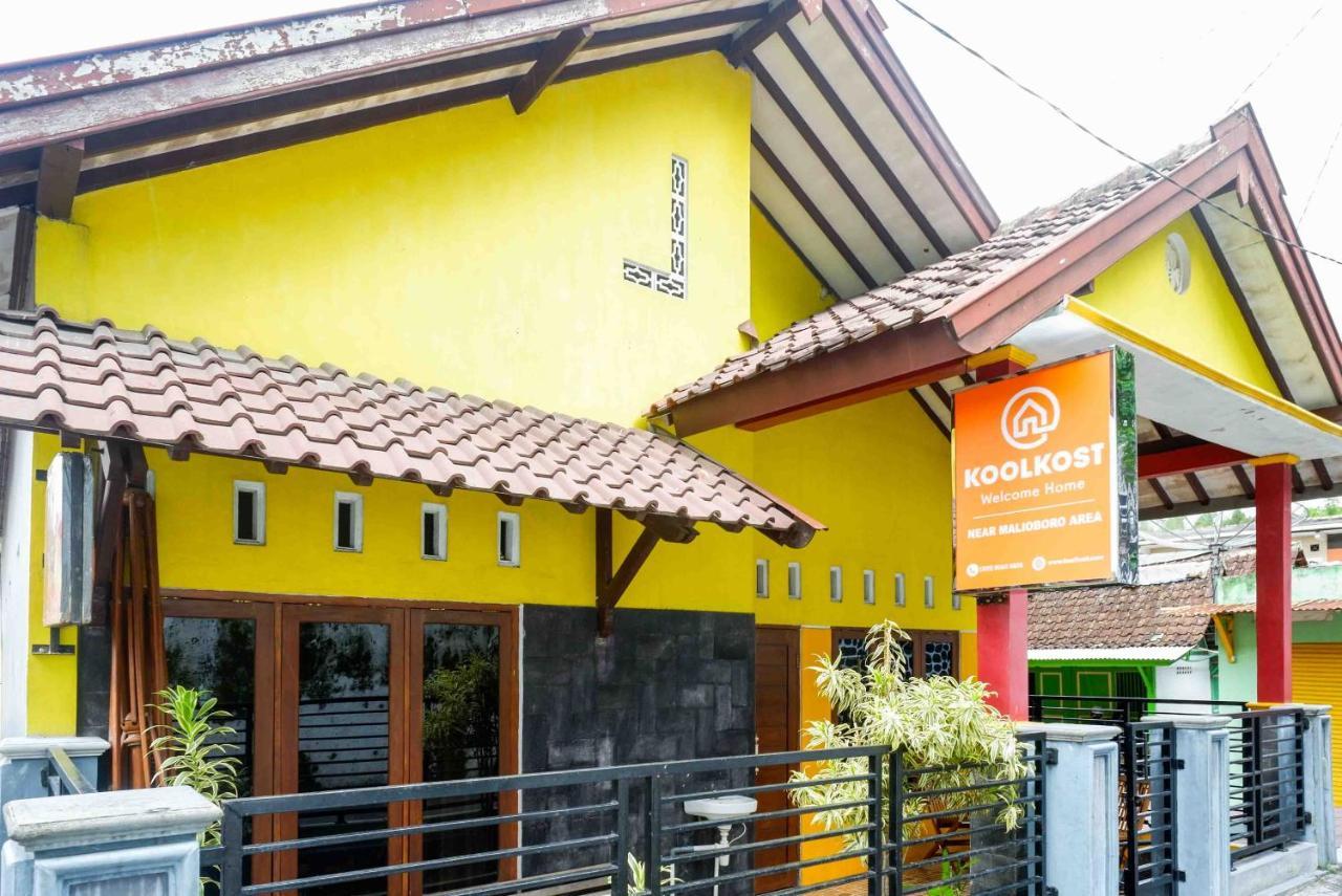 ジョグジャカルタ Koolkost Syariah Near Malioboro Areaホステル エクステリア 写真