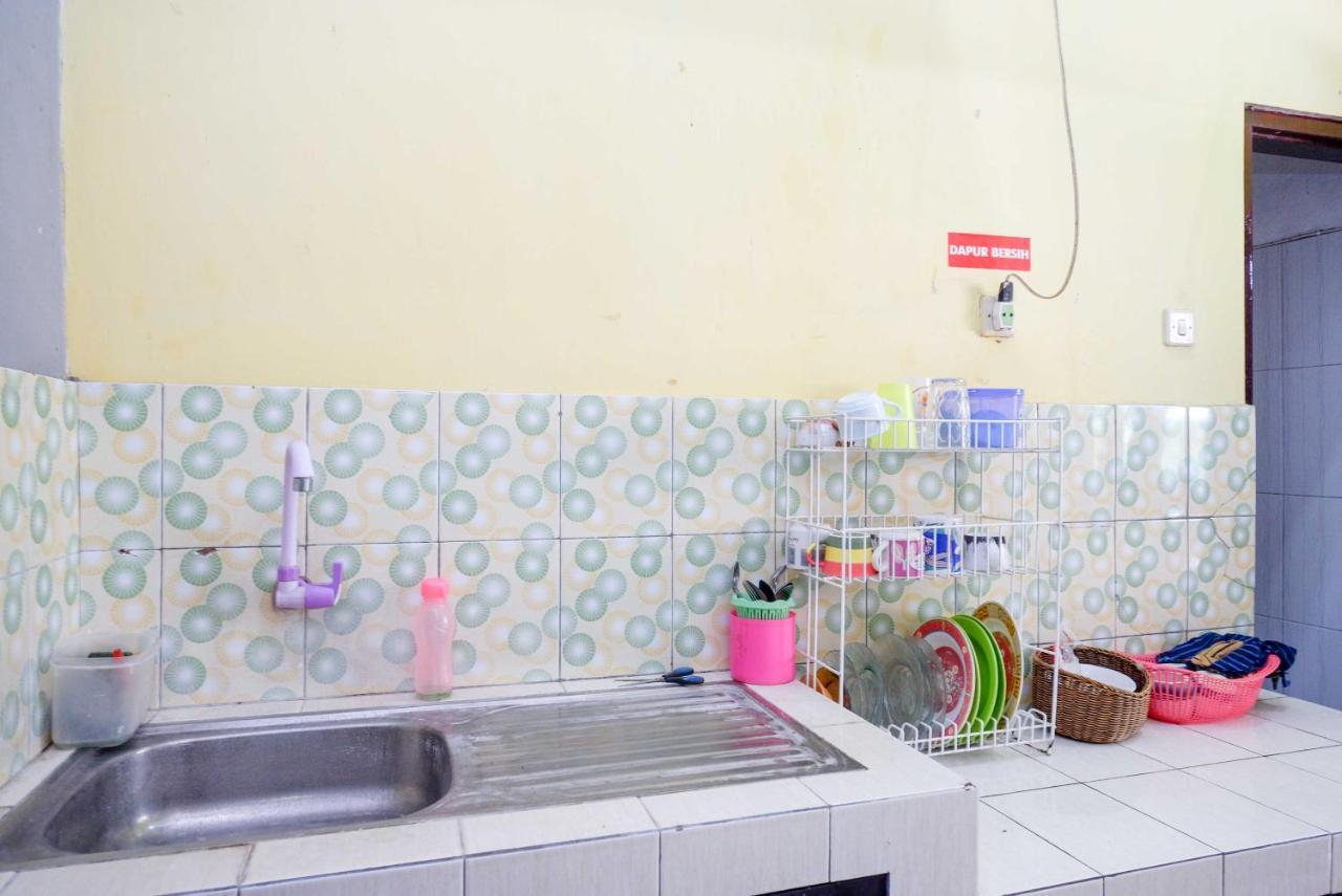ジョグジャカルタ Koolkost Syariah Near Malioboro Areaホステル エクステリア 写真